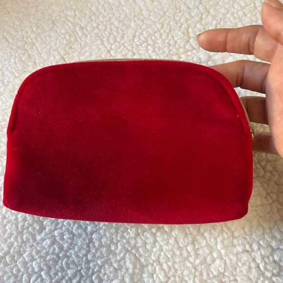 Dior Elegant Red Velvet Cosmetic Bag - Picture 5 of 7